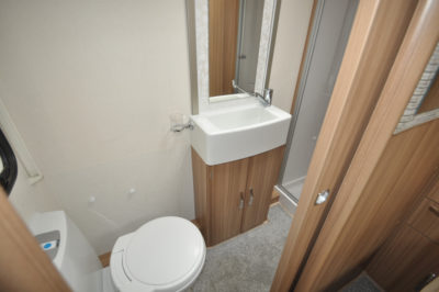 Lunar Lexon 660 washroom