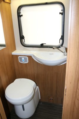 Auto-Trail Imala 732 washroom