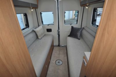 Auto-Trail Tribute 680 sofas