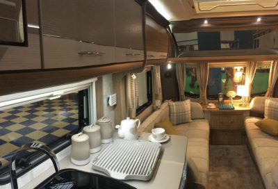 Coachman VIP 570 lounge