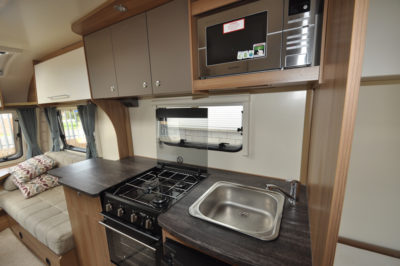 Bailey Pursuit 550 4 caravan kitchen (2)