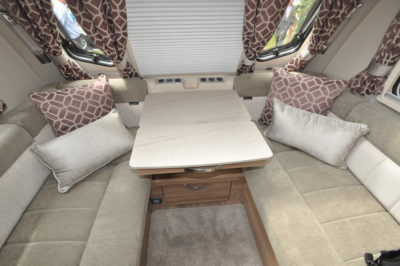 Swift Conqueror 480 caravan lounge