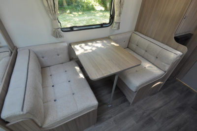 Coachman Pastiche 470 dinette