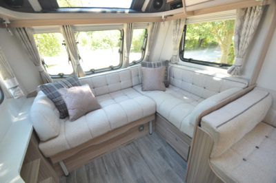 Coachman Pastiche 470 lounge