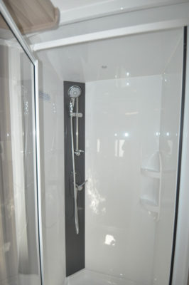 Coachman Pastiche 470 shower