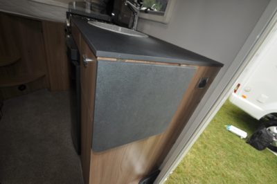 Swift Escape Compact C205 Extendable work top