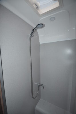 Bailey Phoenix 640 shower