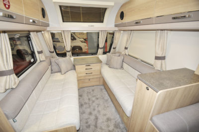 Elddis Avante 586 lounge