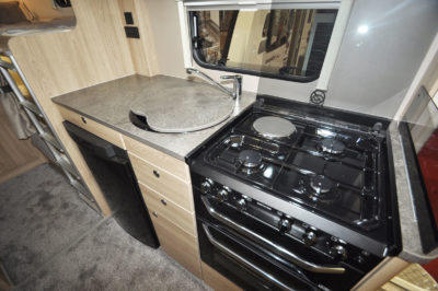 Elddis Avante 586 kitchen