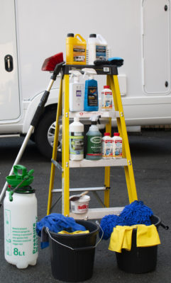 Motorhome roof cleaning equipment