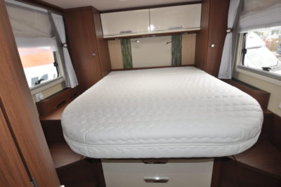 Niesmann+Bischoff Arto 88 motorhome bedroom