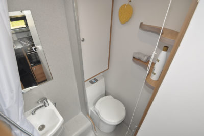 2020 Bailey Discovery D4-3 caravan washroom