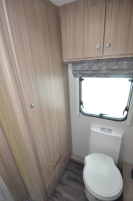 2020 Coachman Acadia 460 washroom