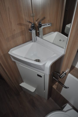 2020 Swift Kon-tiki Sport 560 washroom