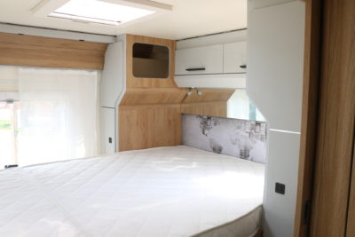 2020 Roller Team T-Line 743 motorhome bed