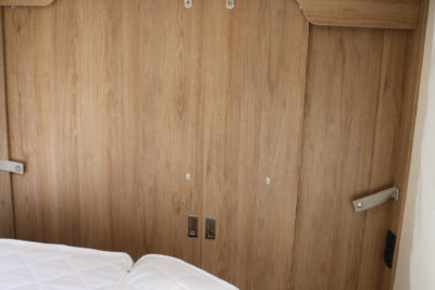 2020 Roller Team T-Line 743 motorhome wardrobe