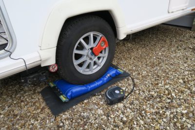 Standard tyre pump
