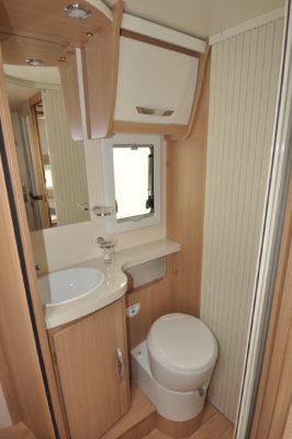 2020 McLouis Fusion 367 motorhome washroom