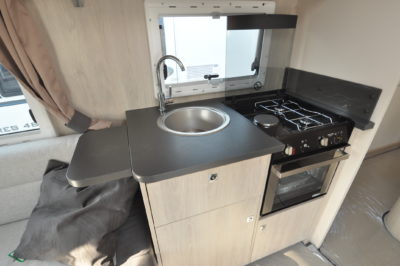 Caravelair Antares 480 kitchen