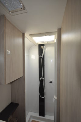 Caravelair Antares 480 shower