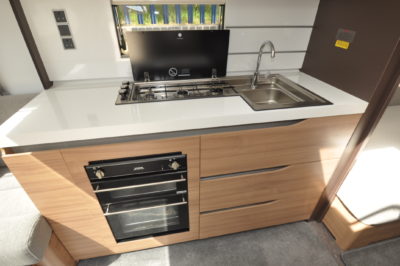 Adria Alpina 623 UL Colorado kitchen