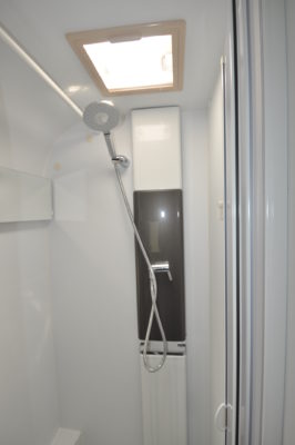 Adria Alpina 623 UL Colorado washroom