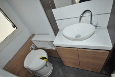 Adria Alpina 623 UL Colorado washroom