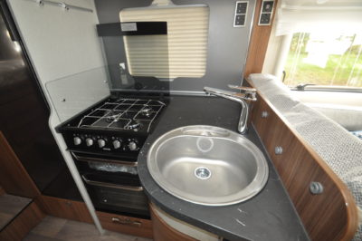 Hymer B-MC I 550 WhiteLine motorhome kitchen