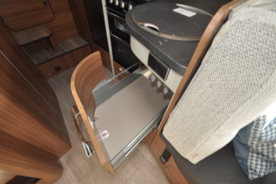 Hymer B-MC I 550 WhiteLine motorhome kitchen