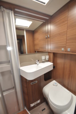 Hymer B-MC I 550 WhiteLine motorhome washroom