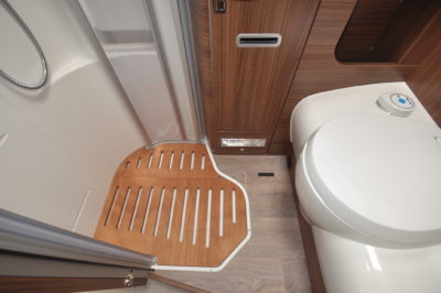 Hymer B-MC I 550 WhiteLine motorhome washroom