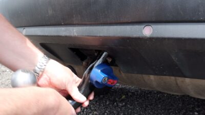 installing a detachable towbar