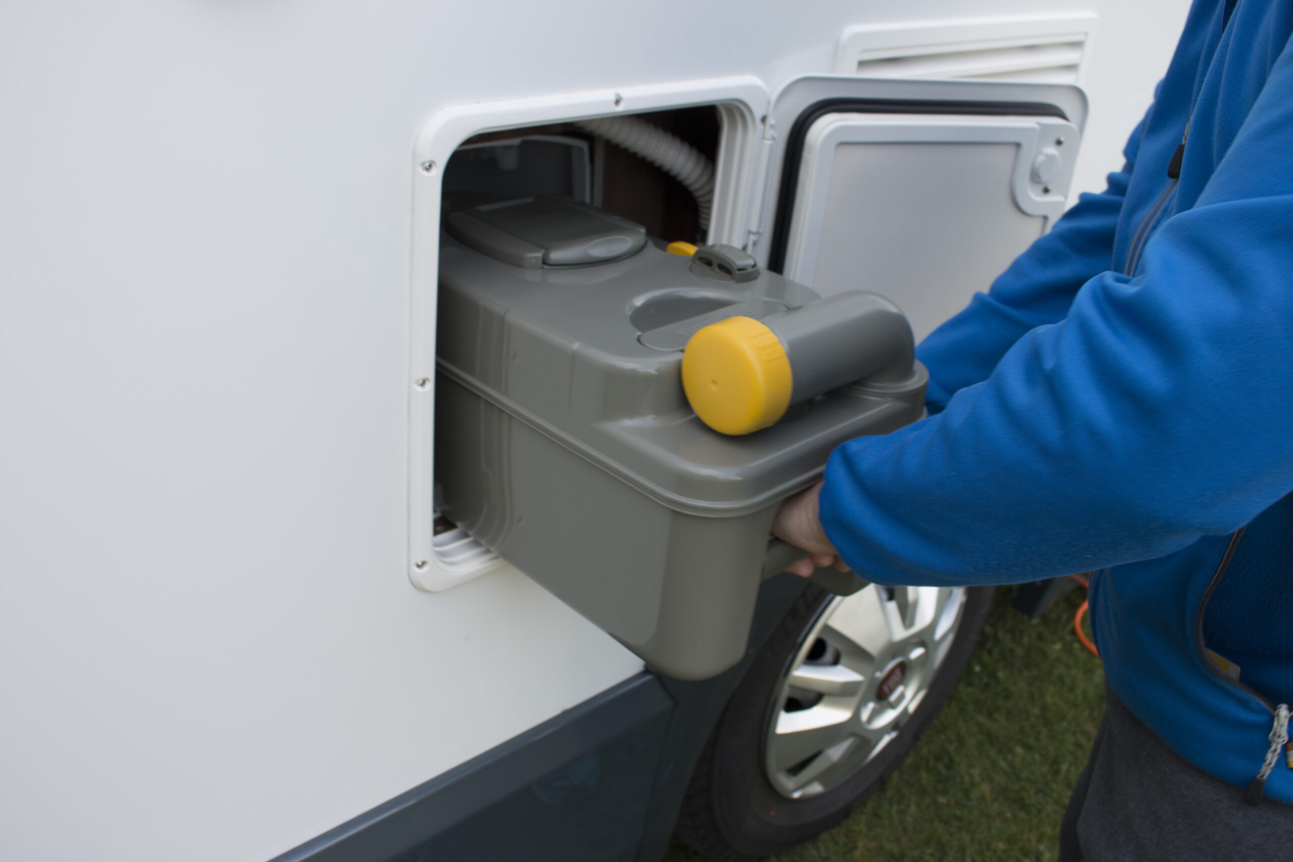 changing motorhome toilet cassette