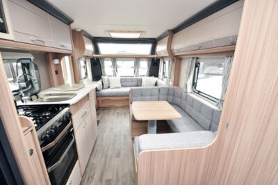 2022 Coachman Acadia 660 Xtra caravan