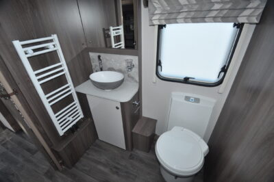 Coachman Laser 665 washroom