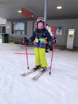 Little wobble boxer skiing