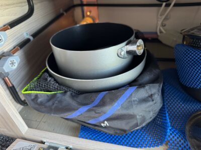 tacking pan with removable handle
