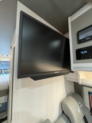 2025 MegaMobil Mega Revolution 640 campervan tv