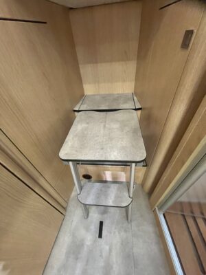 2025 Hymer B-class ModernComfort I 680 BlackLine motorhome bedroom steps