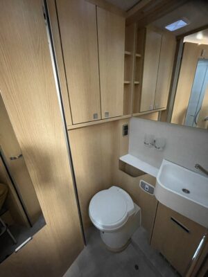 2025 Hymer B-class ModernComfort I 680 BlackLine motorhome washroom