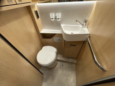 2025 Hymer B-class ModernComfort I 680 BlackLine motorhome washroom