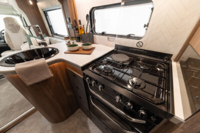2026 Buccaneer Quantum F-4F kitchen