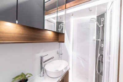 2026 Buccaneer Quantum F-4F washroom