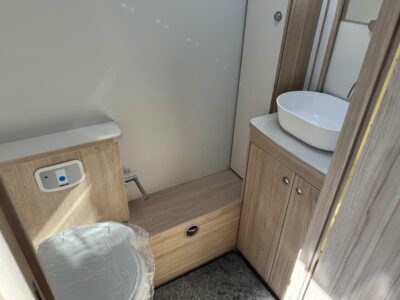 2026 Elddis Avanté Apex 550 caravan washroom