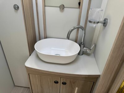 2026 Elddis Avanté Apex 550 caravan washroom
