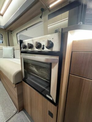 2026 Auto-Trail V-Line 610 Sport campervan oven