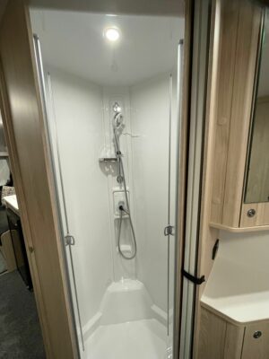 2026 Elddis Avanté Apex 550 caravan shower