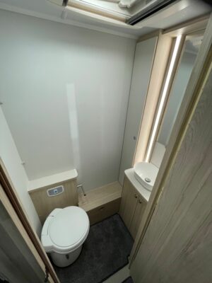 2026 Elddis Avanté Apex 550 caravan washroom