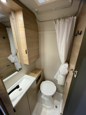 2026 Weinsberg CaraOne 390 QD caravan washroom