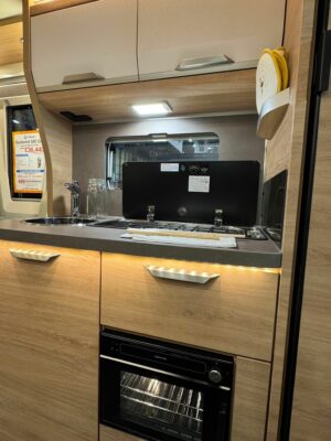 2026 Knaus Sudwind 580 QS caravan kitchen